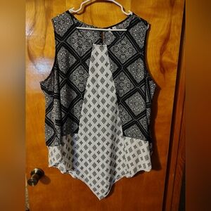 Black and White Patterned Women's Sleeveless Top